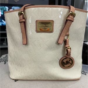 Michael Kors Patent cream color bag, it has some flaws, see photos